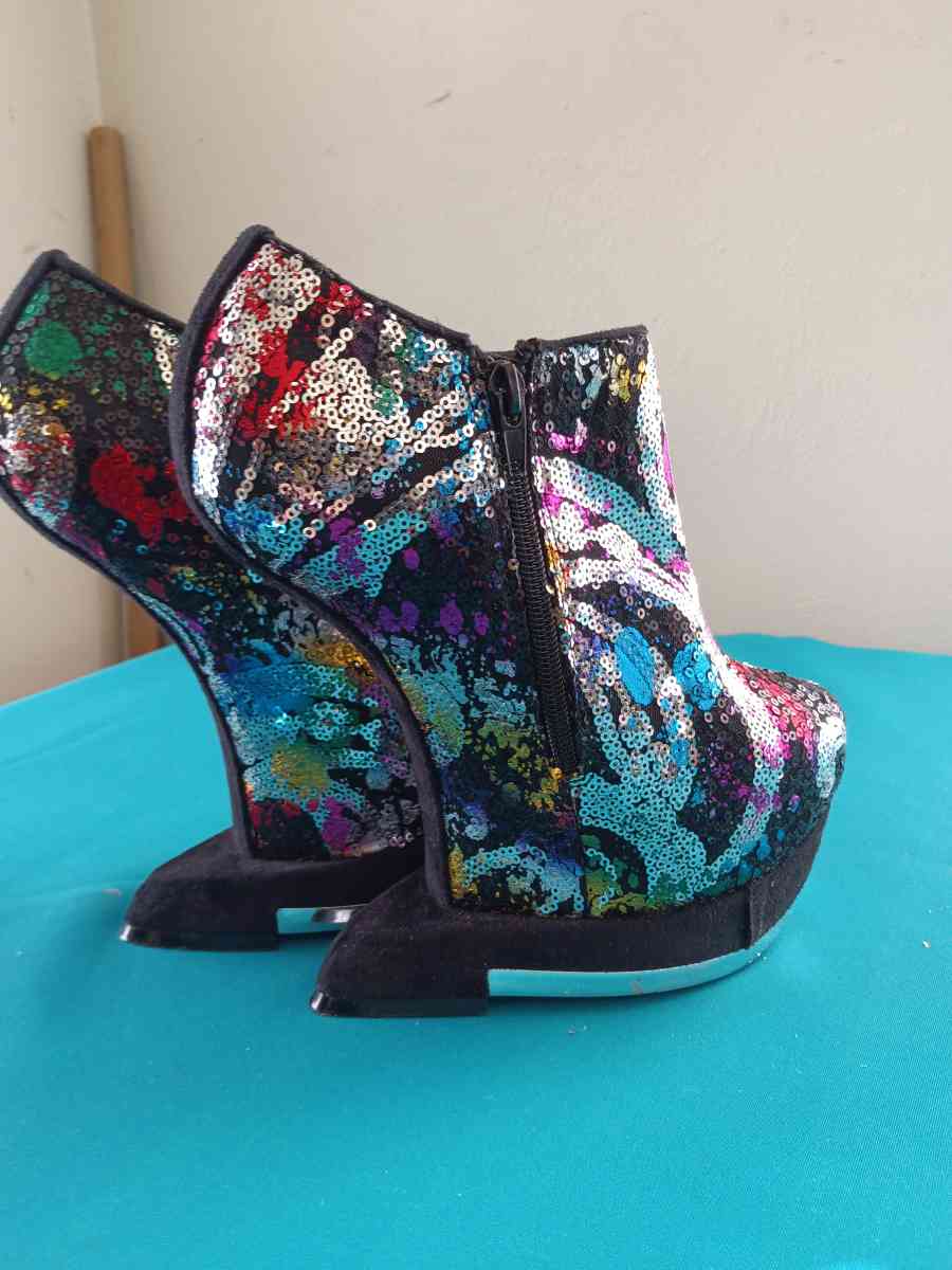 privileged rainbow shoes - Saint Paul, Minnesota - FleaMarketBay