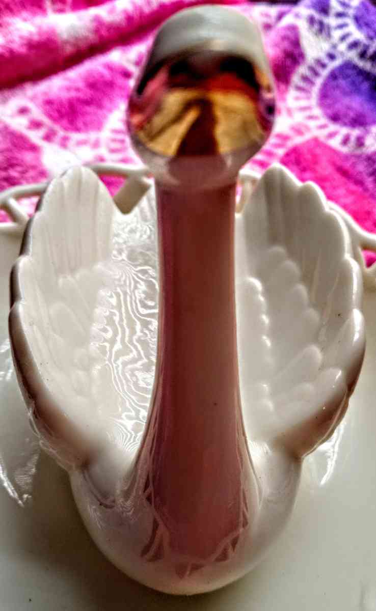 Avon White Swan Jewelry Plate - Muldrow, Oklahoma - FleaMarketBay