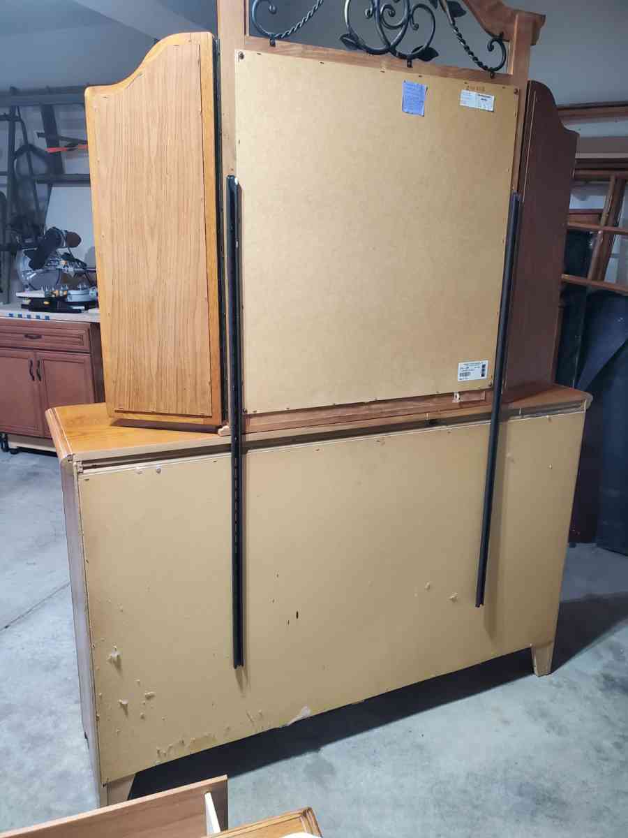 Bedroom - Youngstown, Ohio - FleaMarketBay