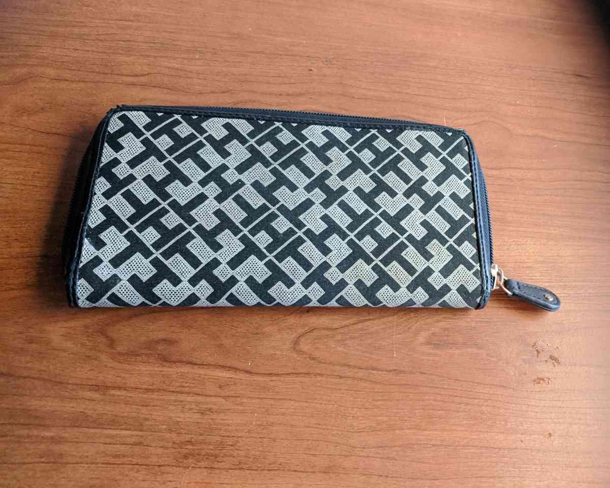 Tommy Hilfiger Wallet - El Centro, California - FleaMarketBay