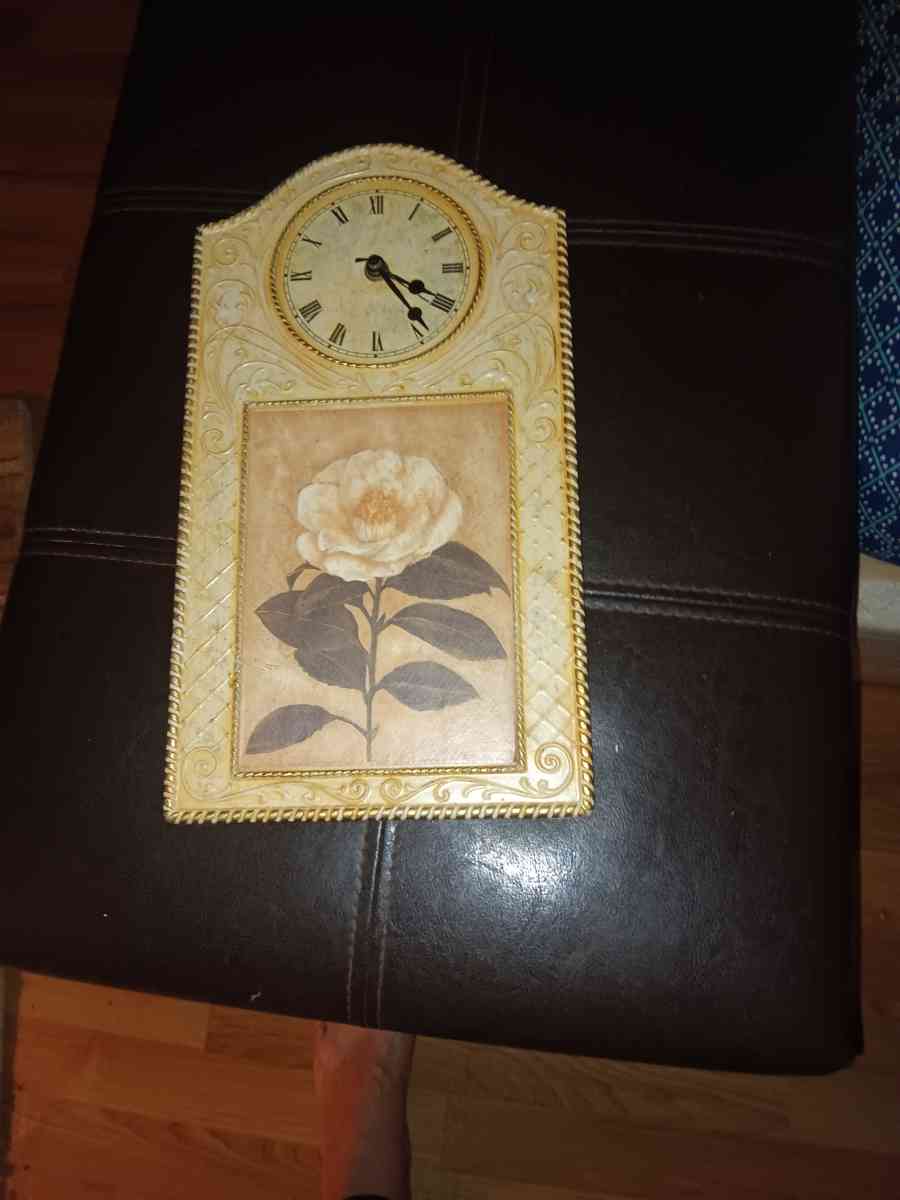 collectible Rose clock 1 ft tall must pick up - San Antonio, Texas - FleaMarketBay