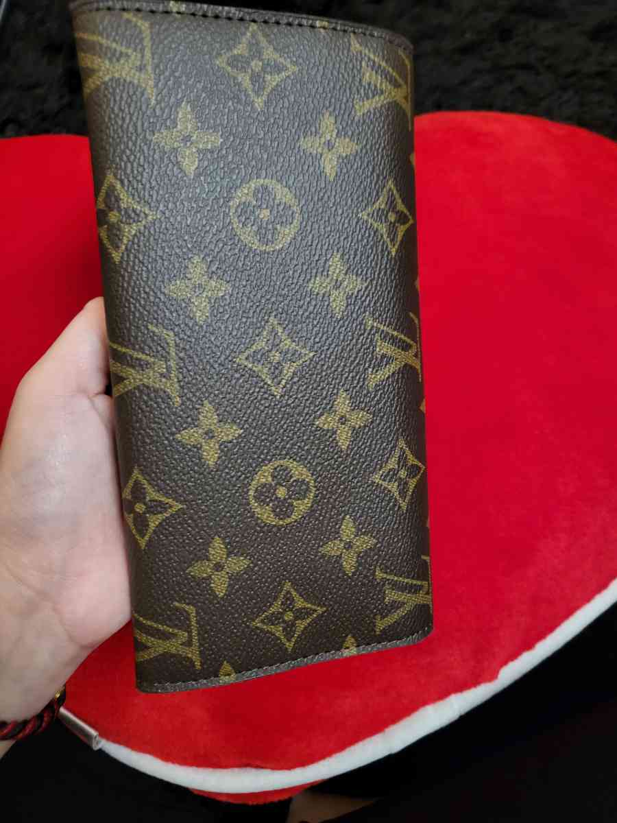 wallet - Adelanto, California - FleaMarketBay