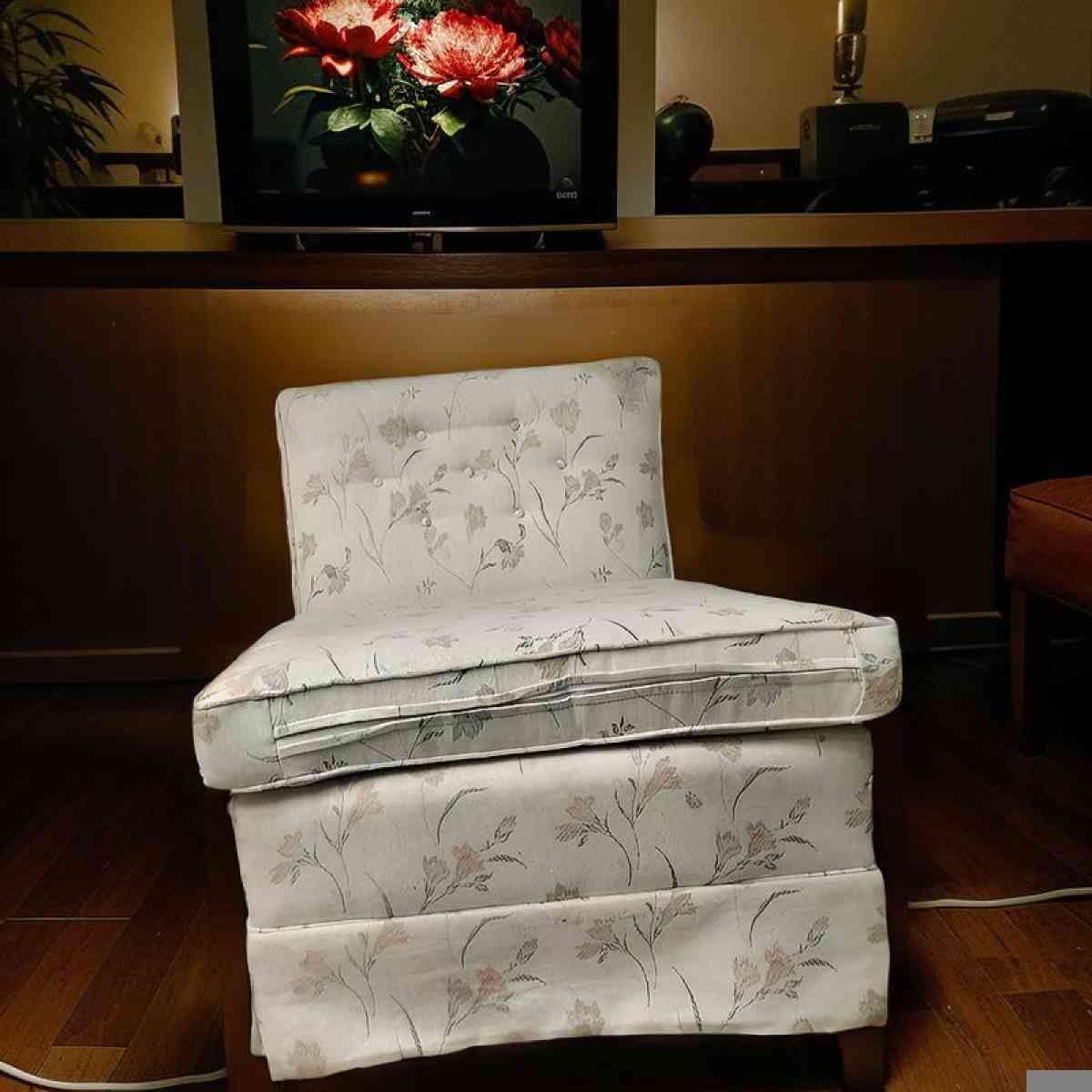 GDF Studio Manon Flora Print Club Lounge AtticDeep SeatNo Ar - Seaford, New York - FleaMarketBay