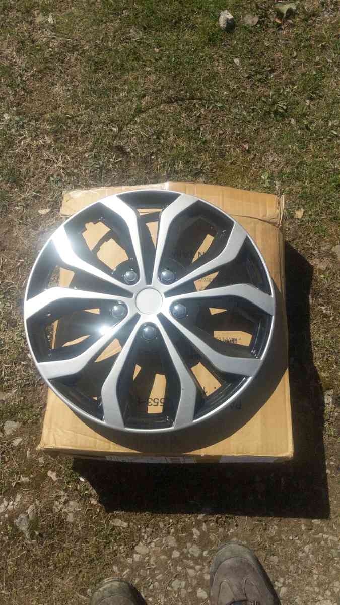 I got Jeep hub caps 17 inch new 4 of them - Wellsburg, West Virginia - FleaMarketBay