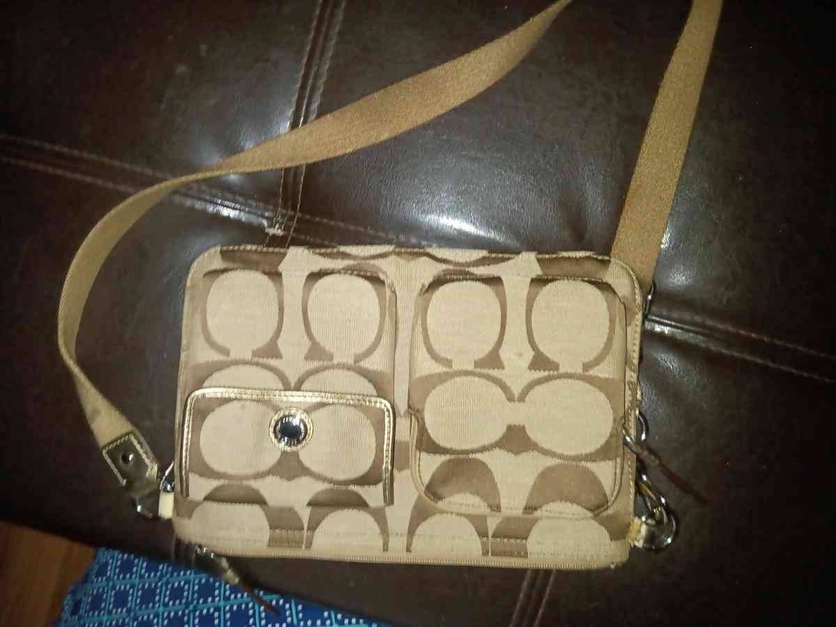new coach waistband purse must pick up - San Antonio, Texas - FleaMarketBay