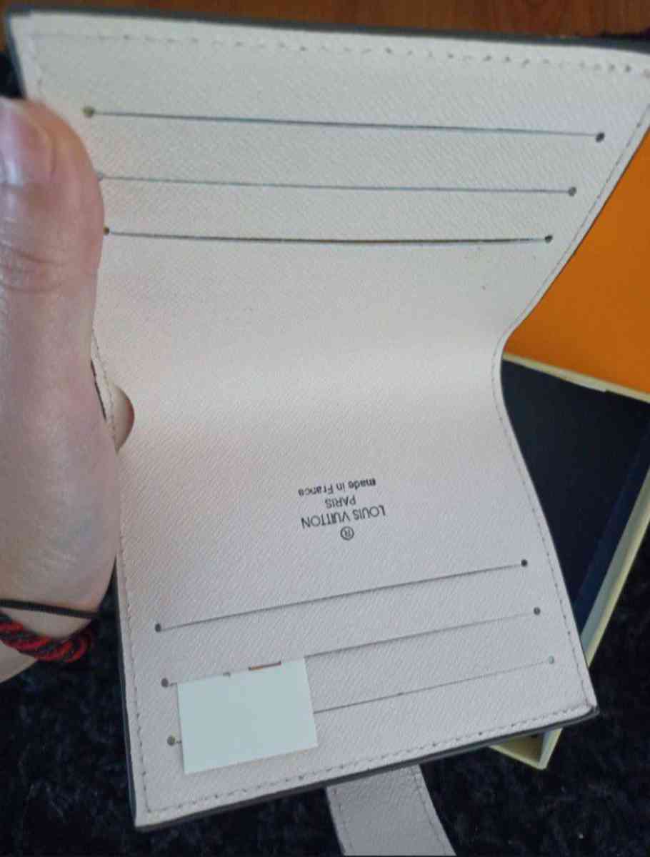louis vuitton wallet - Adelanto, California - FleaMarketBay
