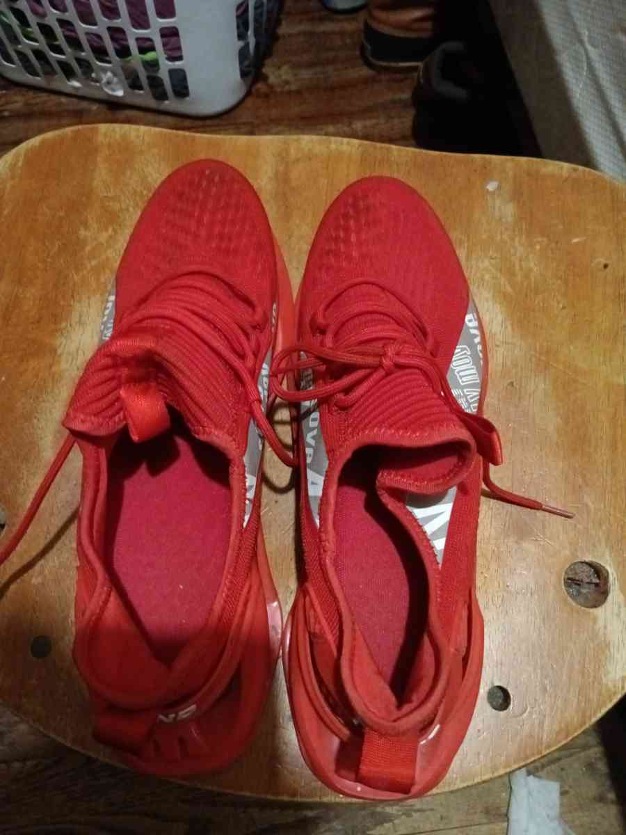 a pair of shoes - Winston Salem, North Carolina - FleaMarketBay