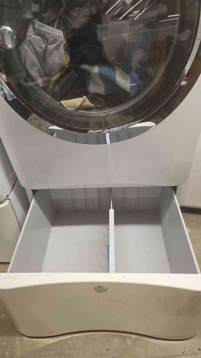LG Electrolux Electric Dryer - Long Beach, California - FleaMarketBay