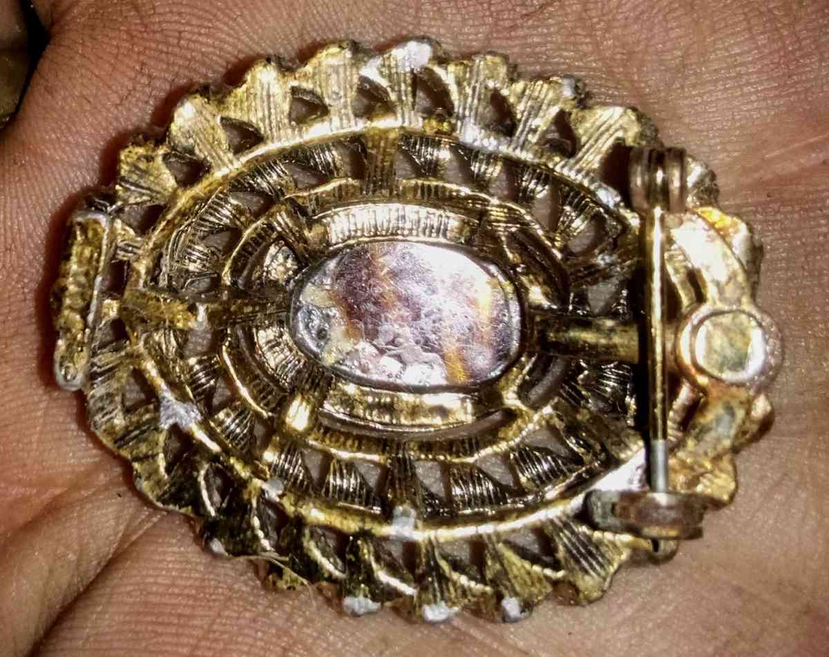 vintage broach with tigers eye glass pendant - Middletown, Indiana - FleaMarketBay