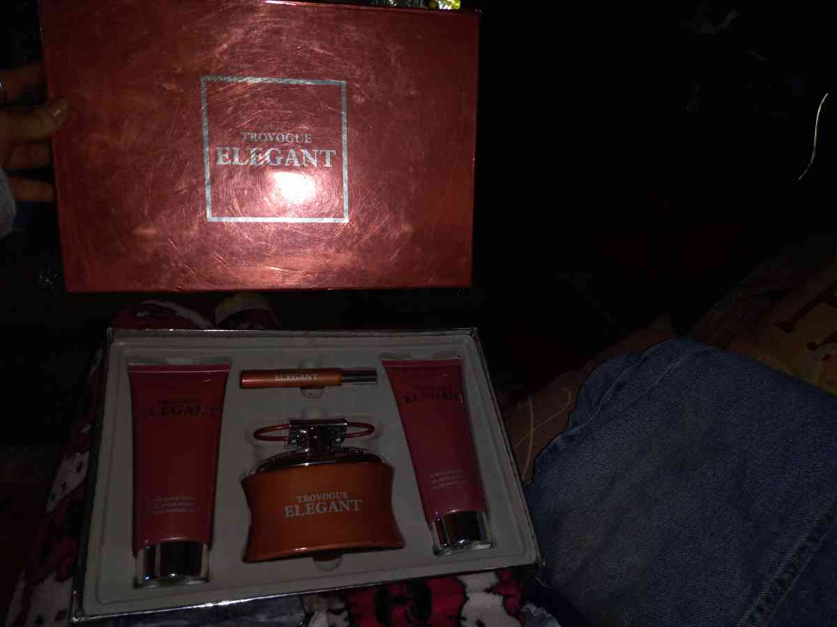 womans perfume set - Chuckey, Tennessee - FleaMarketBay