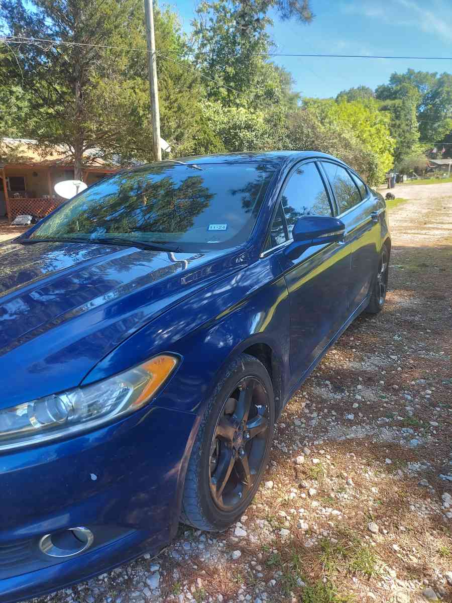 2004 tuition thirteen ford fusion - Goodrich, Texas - FleaMarketBay