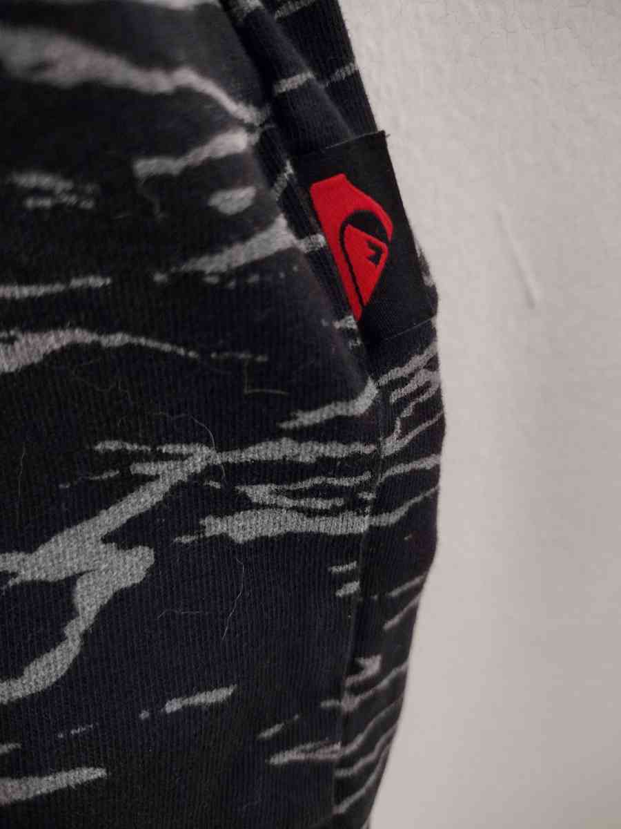 Quiksilver x Stranger Things Lovers Lake TShirt MENS SIZE L - Jacksonville, Florida - FleaMarketBay