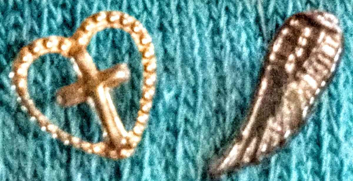 11 Single Earrings - Muldrow, Oklahoma - FleaMarketBay