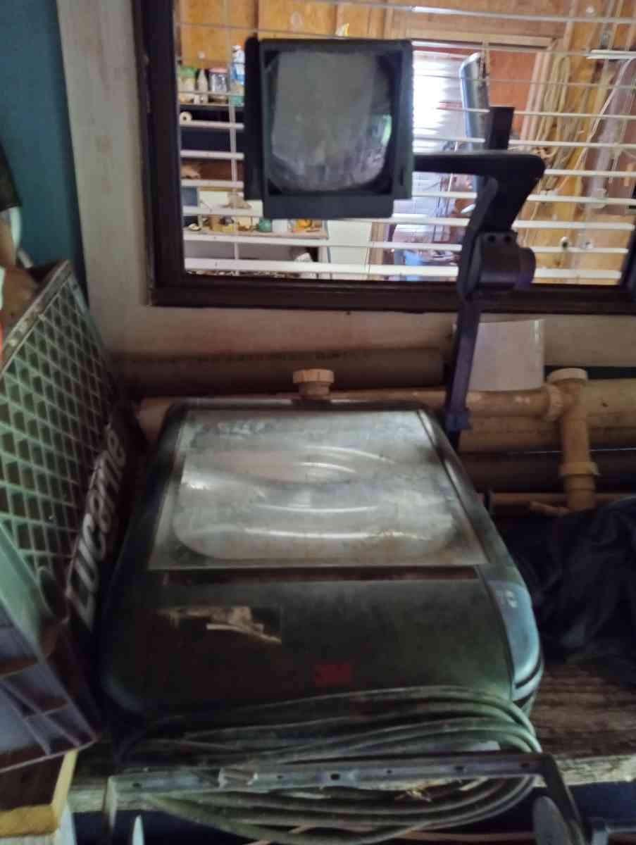 random odds and ends - Bacliff, Texas - FleaMarketBay