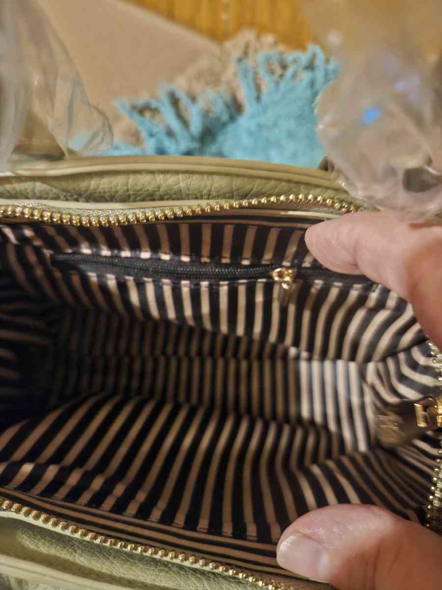 Alyssa fashion  crossbody - Houston, Texas - FleaMarketBay