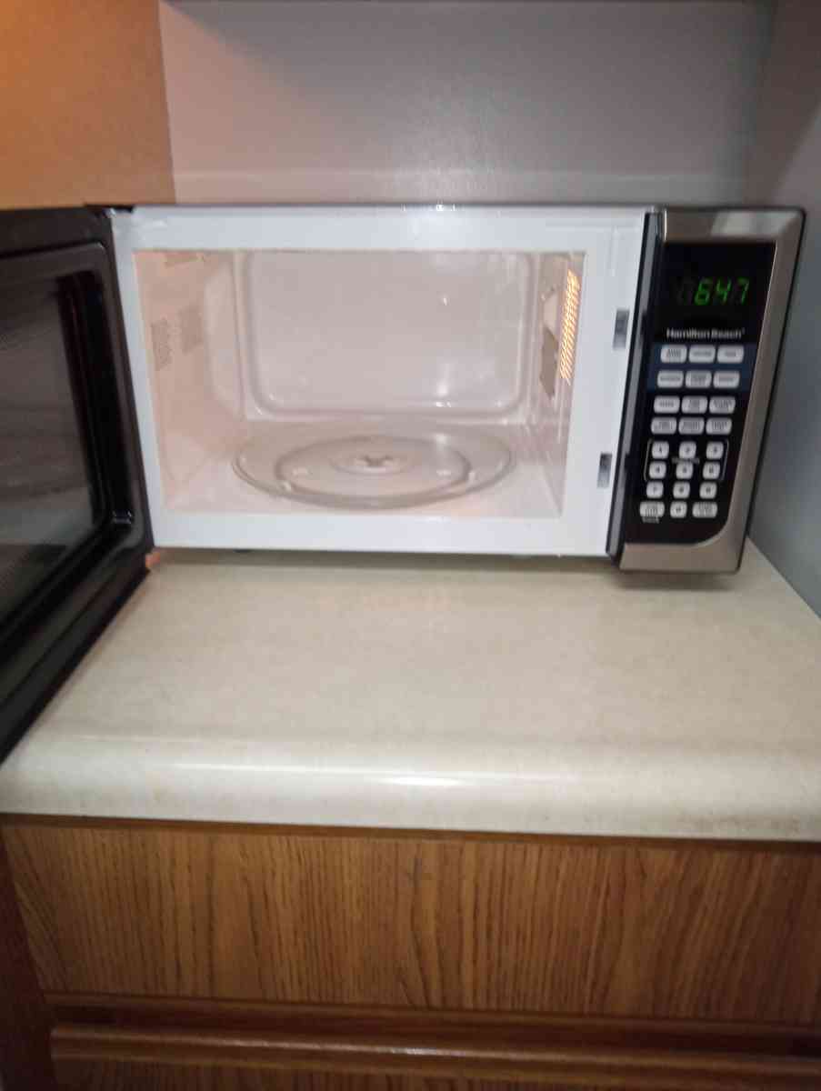 Hamilton Beach Microwave - Marion, Indiana - FleaMarketBay