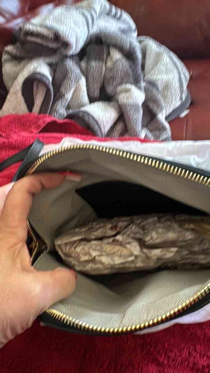 woman purse - Mc Lean, Virginia - FleaMarketBay