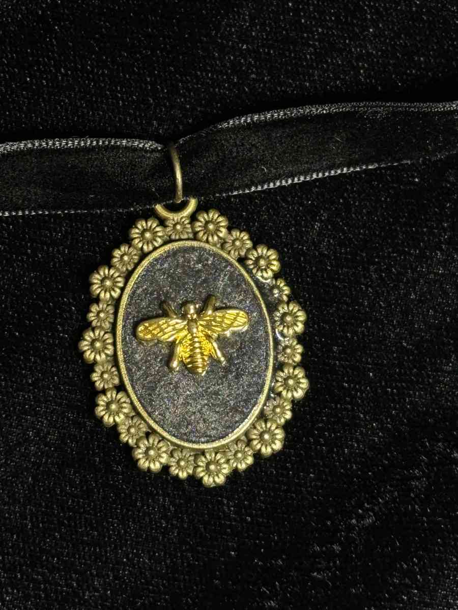 Anthophila Choker - Tehachapi, California - FleaMarketBay