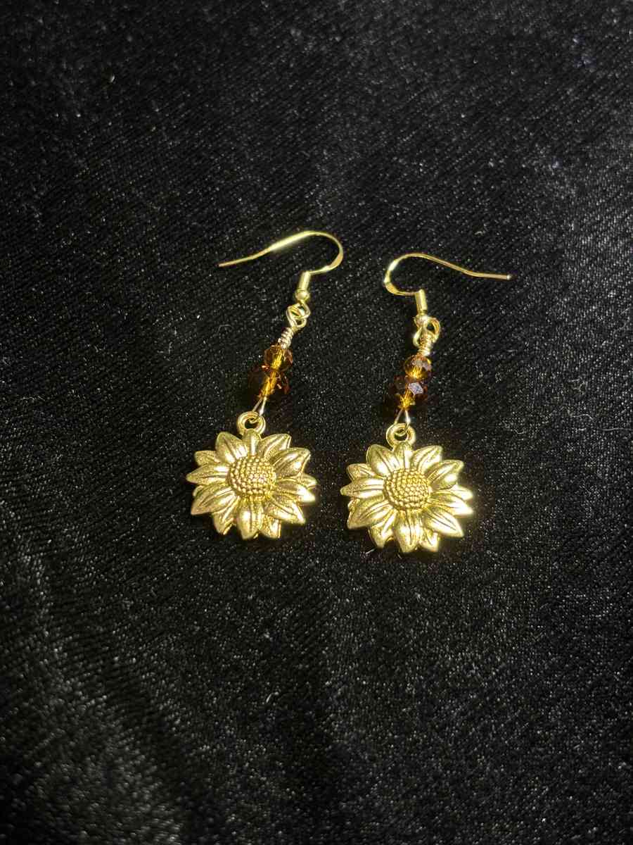 Summer Sunflowers Earrings - Tehachapi, California - FleaMarketBay