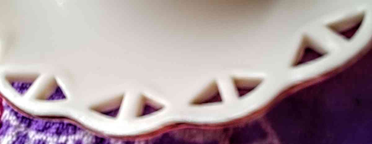 Avon White Swan Jewelry Plate - Muldrow, Oklahoma - FleaMarketBay