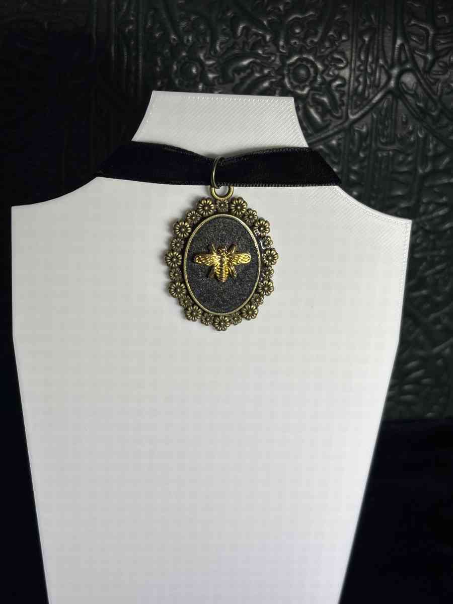 Anthophila Choker - Tehachapi, California - FleaMarketBay