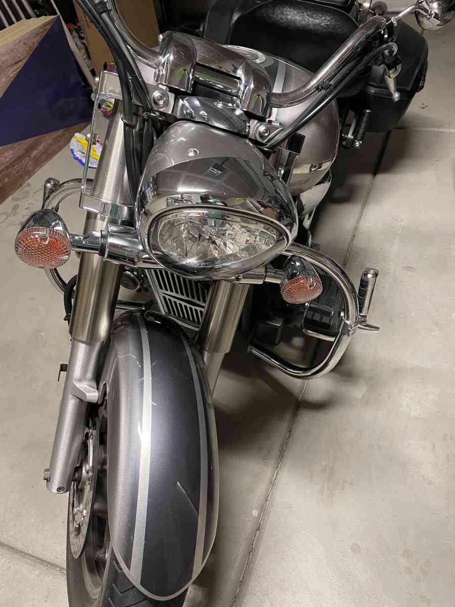 Yamaha v star 1300 - Visalia, California