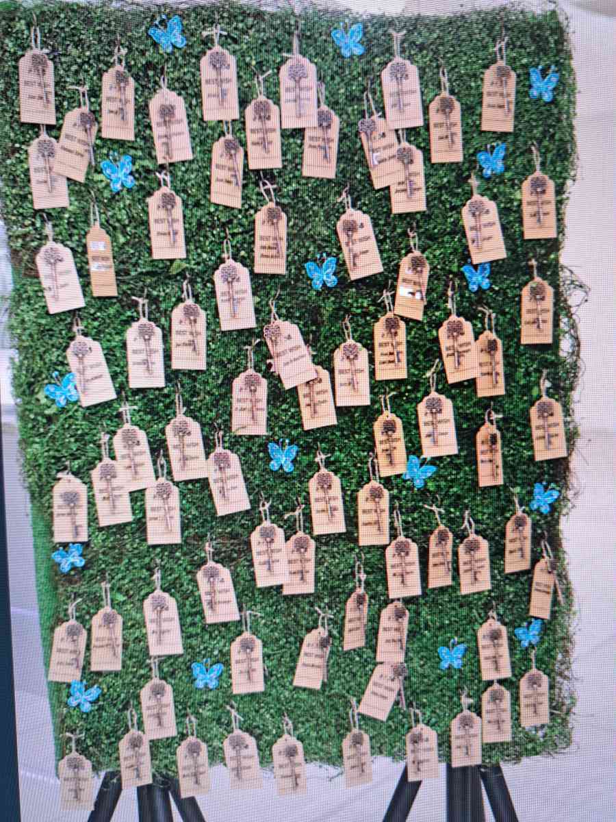 Artificial fake Grass wall decor stand - Fort Lauderdale, Florida - FleaMarketBay