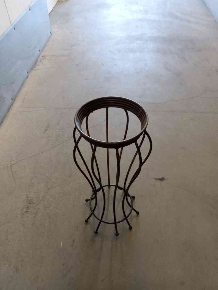 the decorative vase of steel - Adelanto, California - FleaMarketBay