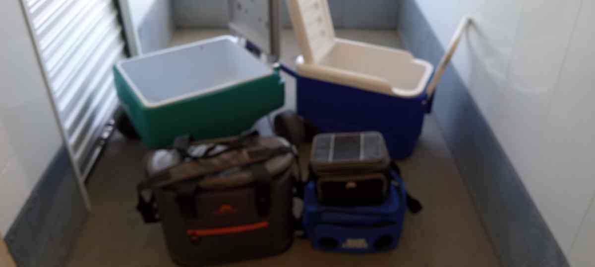 the 5 ice cooler from mini to familiary - Belmont, California - FleaMarketBay