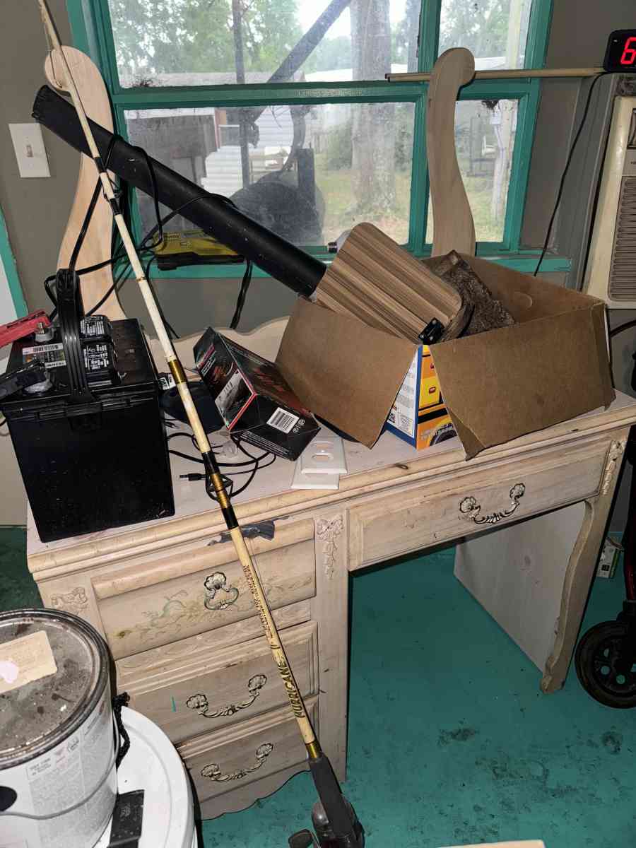 antique looking twin bedroom set - Suwannee, Florida - FleaMarketBay