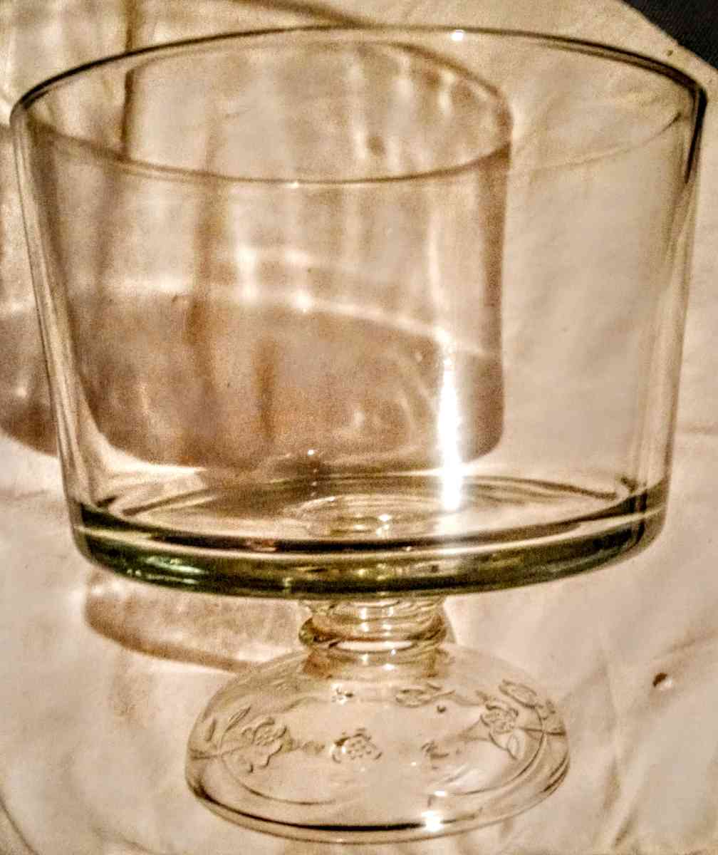 Glass Punch Bowl - Muldrow, Oklahoma - FleaMarketBay