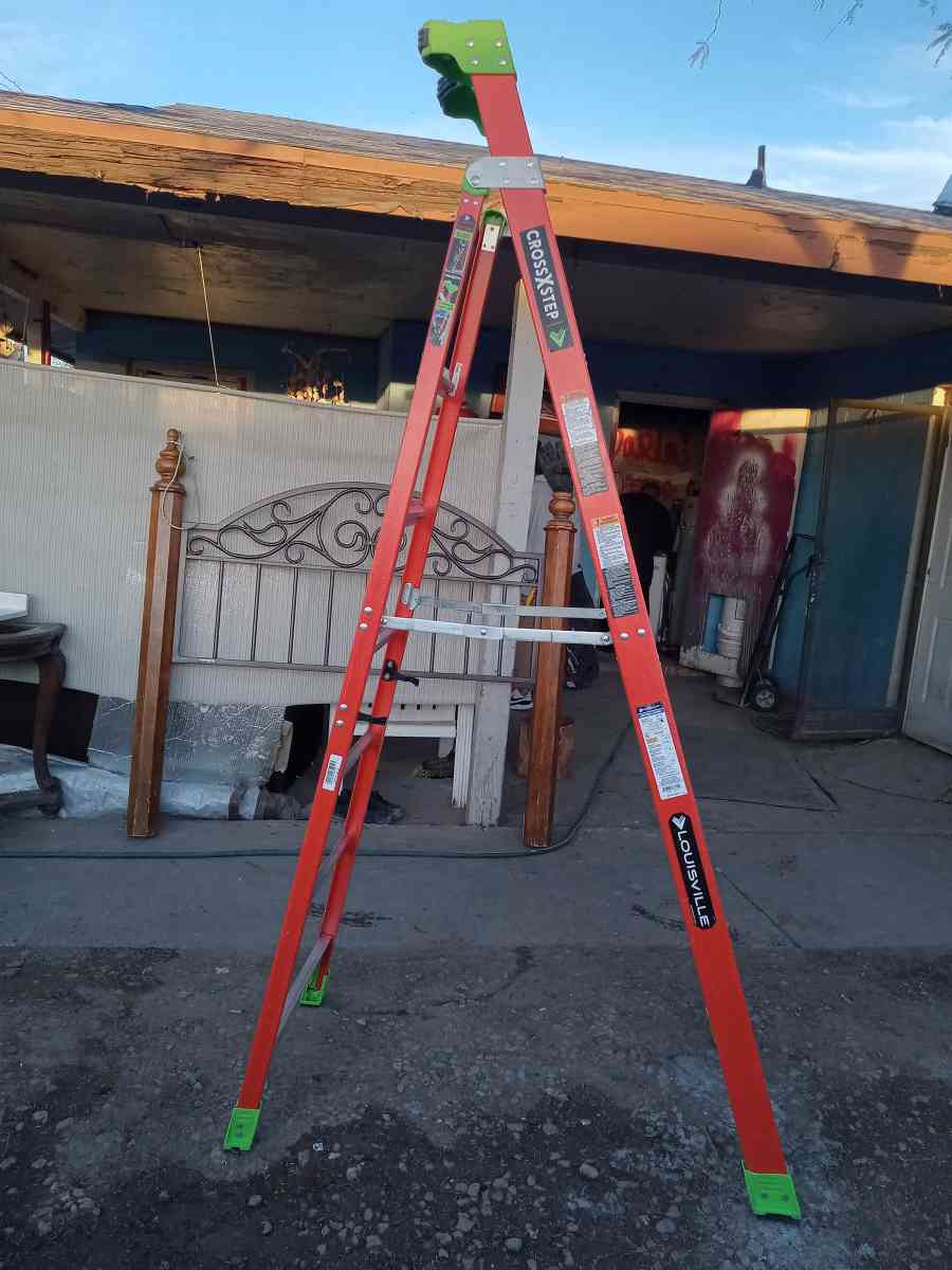 8 inch Louisville ladder 8 inch model 1508 - Tolleson, Arizona - FleaMarketBay