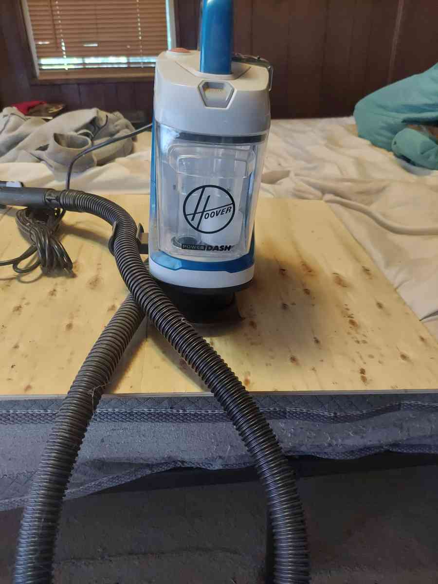 Im selling Hoover vacuum cleanerRogue cleaner Couches too - Goodrich, Texas