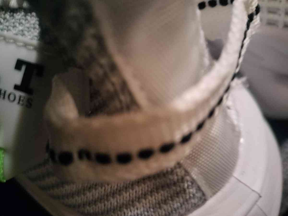 Ivory LT Damp Sneakers Size 9 Mens  Jogging Arcade Park - Seaford, New York - FleaMarketBay