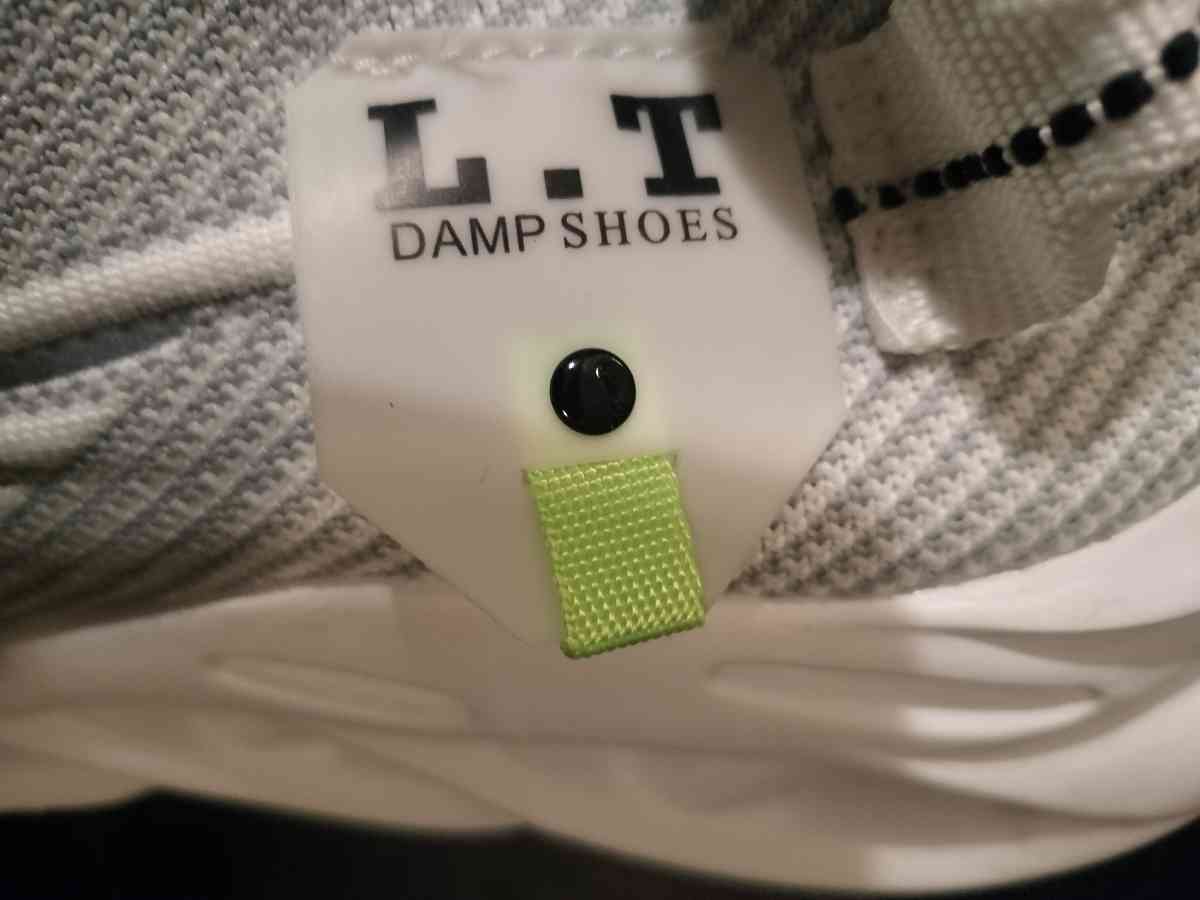 Ivory LT Damp Sneakers Size 9 Mens  Jogging Arcade Park - Seaford, New York - FleaMarketBay