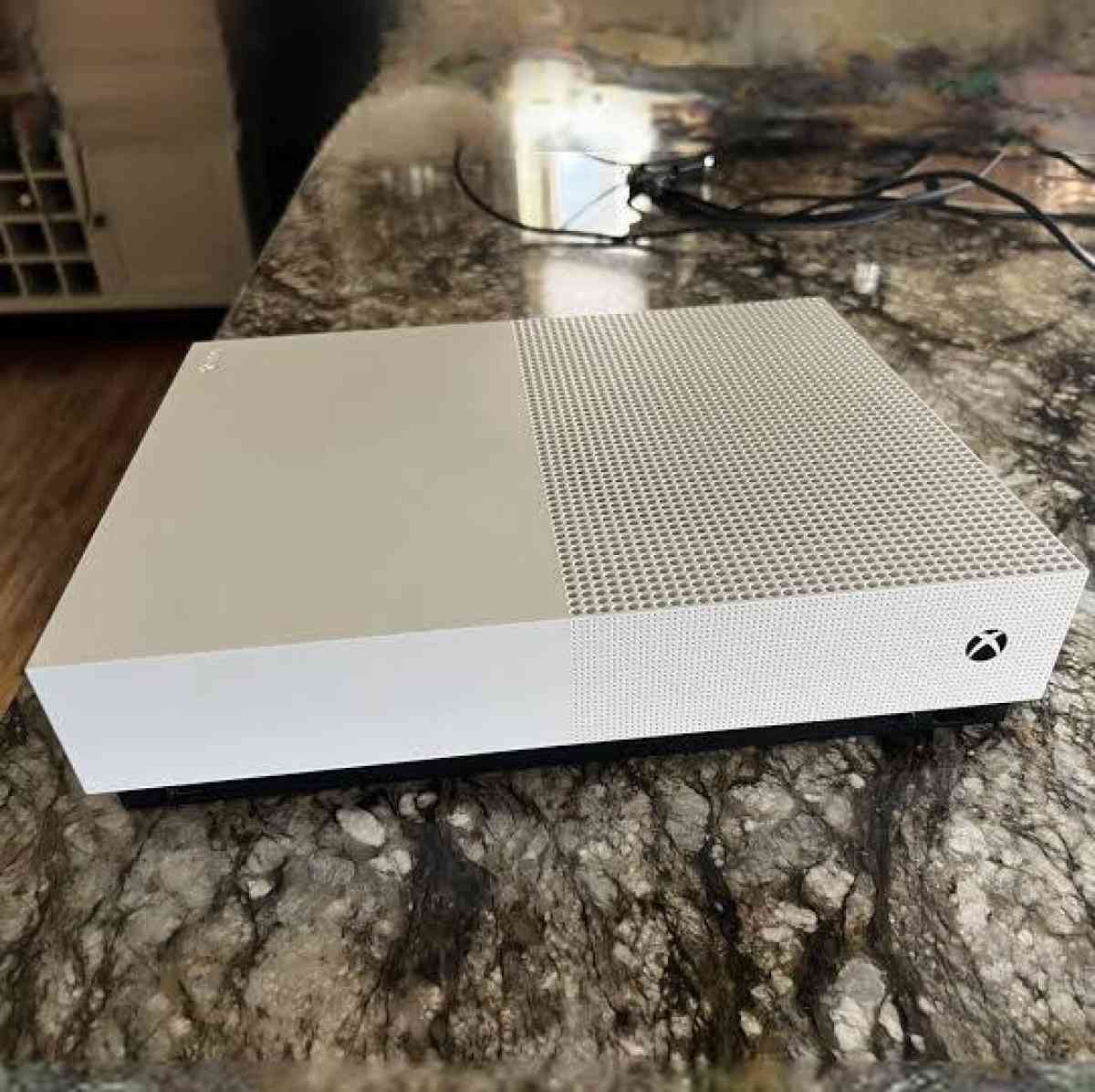 Xbox One S mint condition - Dolton, Illinois