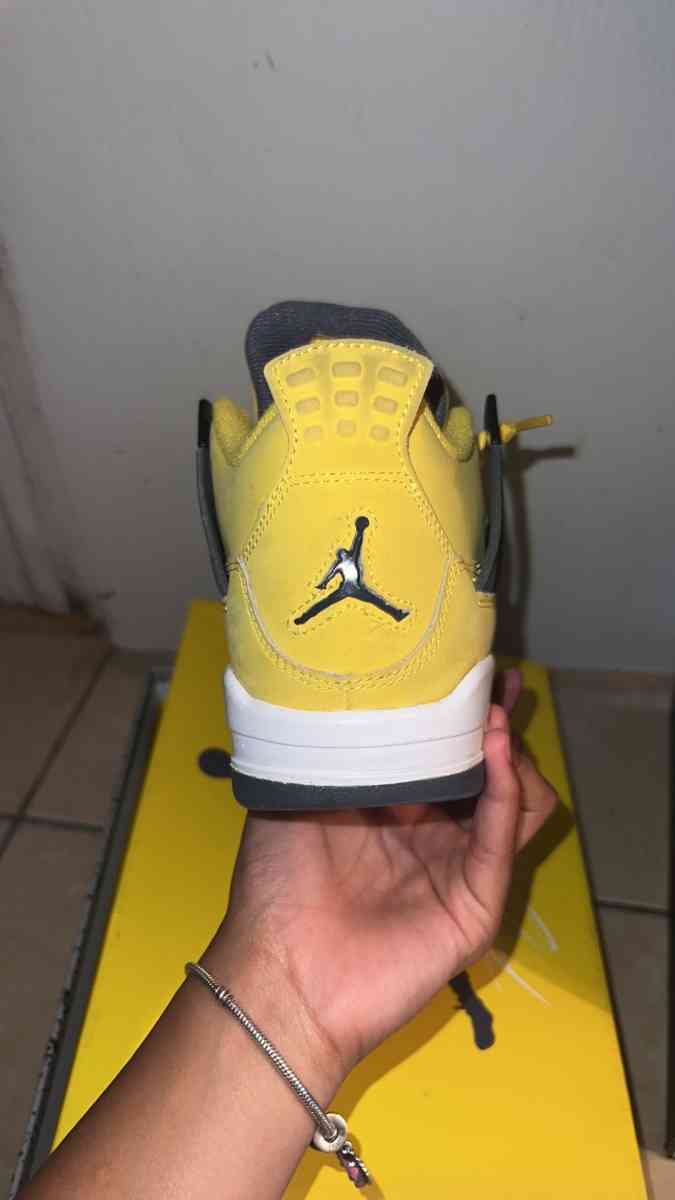 Jordan 4s lighting thunders - Pinellas Park, Florida - FleaMarketBay