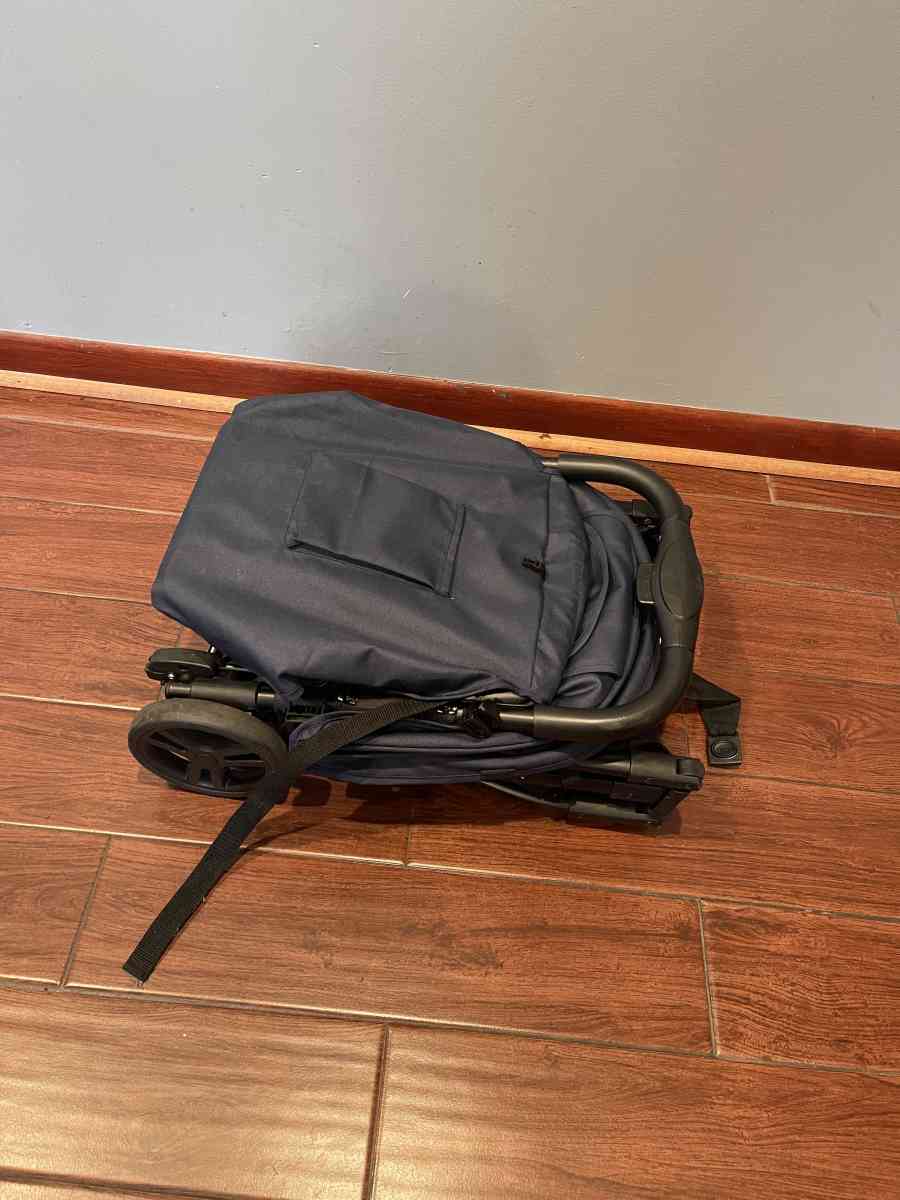 Zoe lightweight stroller - Lyndhurst, New Jersey - FleaMarketBay