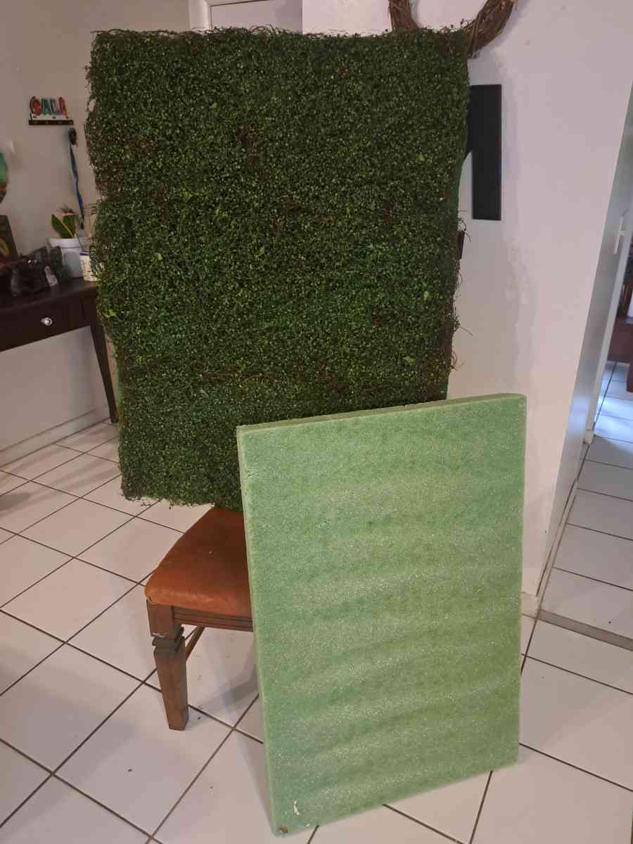 Artificial fake Grass wall decor stand - Fort Lauderdale, Florida - FleaMarketBay