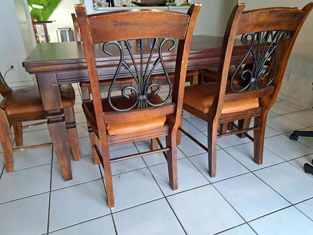 Dining room wooden table - Fort Lauderdale, Florida - FleaMarketBay
