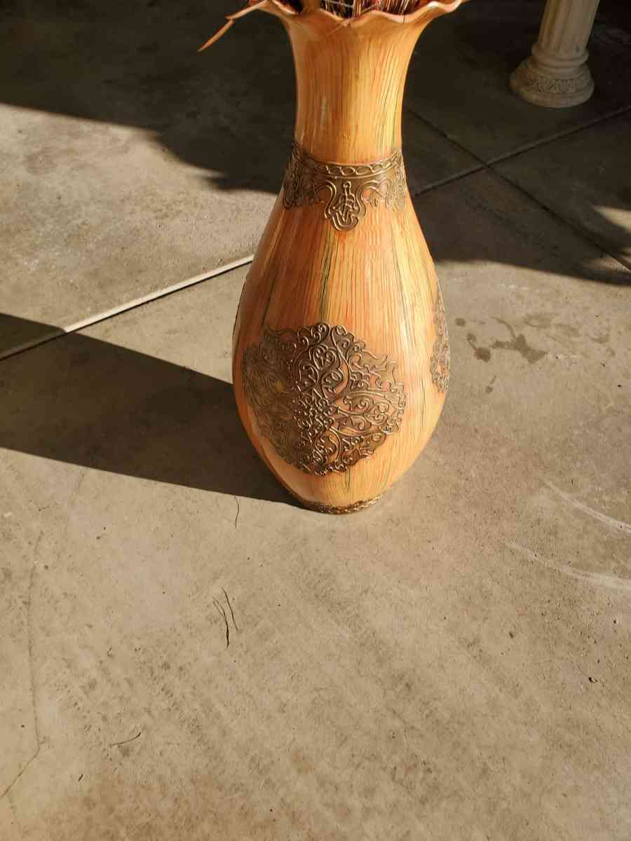 Vases - Youngstown, Ohio - FleaMarketBay