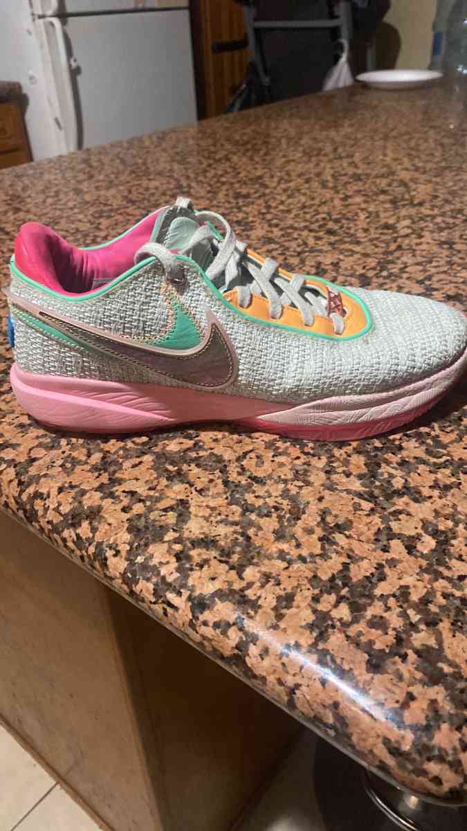 lebron 20 machine - California City, California - FleaMarketBay