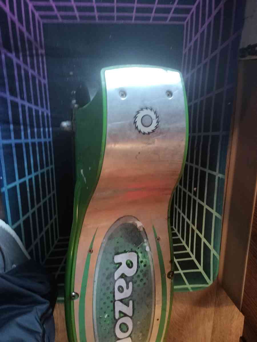 RAZOR e200 electric  scooter   Accessories  Paint  New Charg - Farmingdale, New York - FleaMarketBay