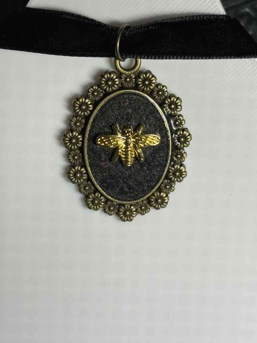 Anthophila Choker - Tehachapi, California - FleaMarketBay