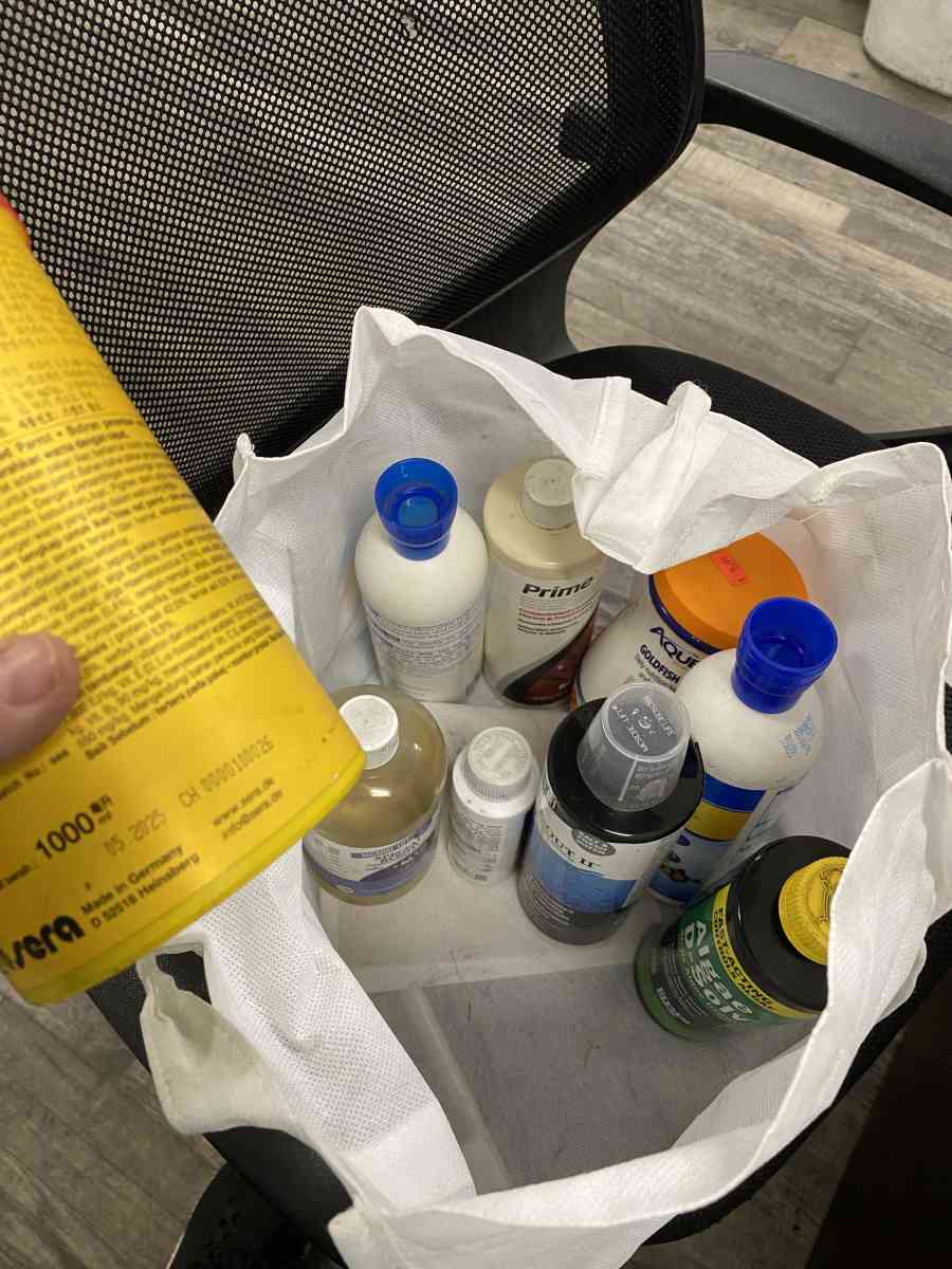 Red Parrot enhancing color food - Elizabeth, New Jersey - FleaMarketBay