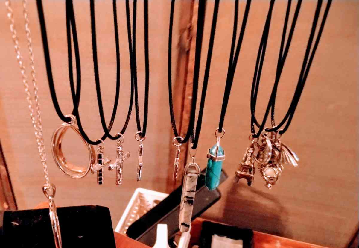 Men womens rings wedding ring sets Necklaces and earings - Hanford, California - FleaMarketBay