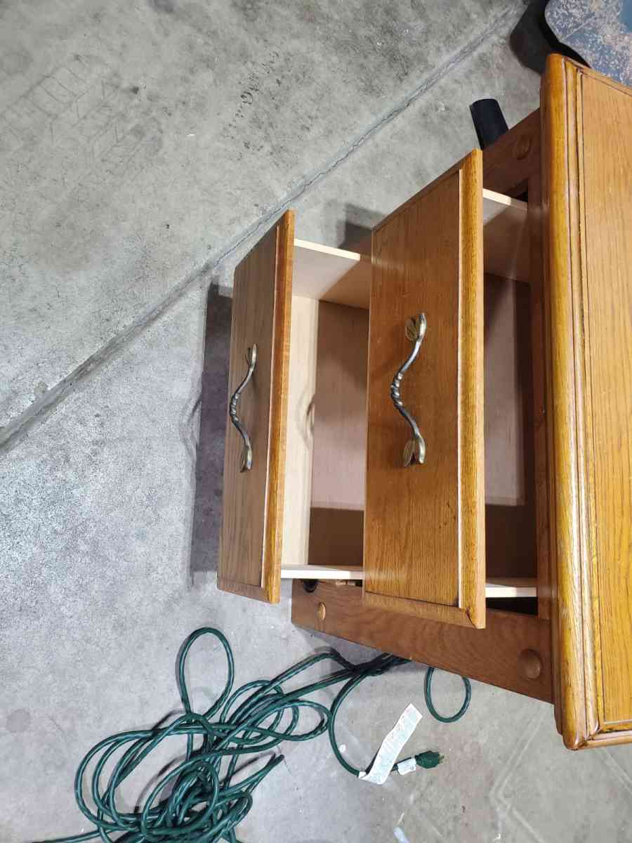 Bedroom - Youngstown, Ohio - FleaMarketBay