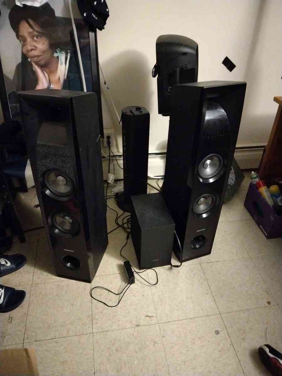 Bluetooth speaker - Cleveland, Ohio - FleaMarketBay