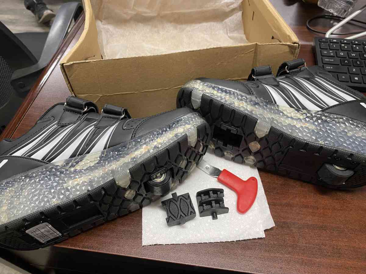 Flashing Led Roller Skate Sneakers - Elizabeth, New Jersey - FleaMarketBay