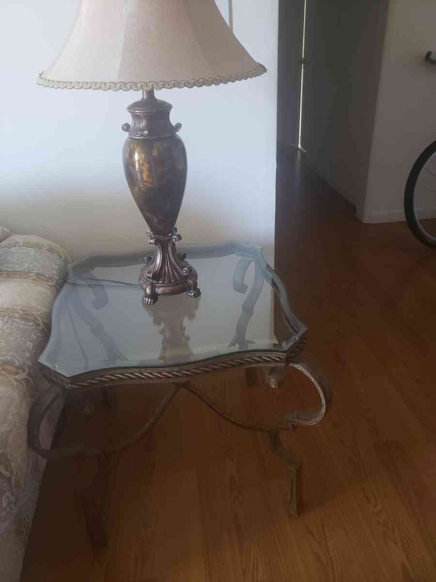 1 coffee table 2 end tables 1 entry table - Los Angeles, California - FleaMarketBay